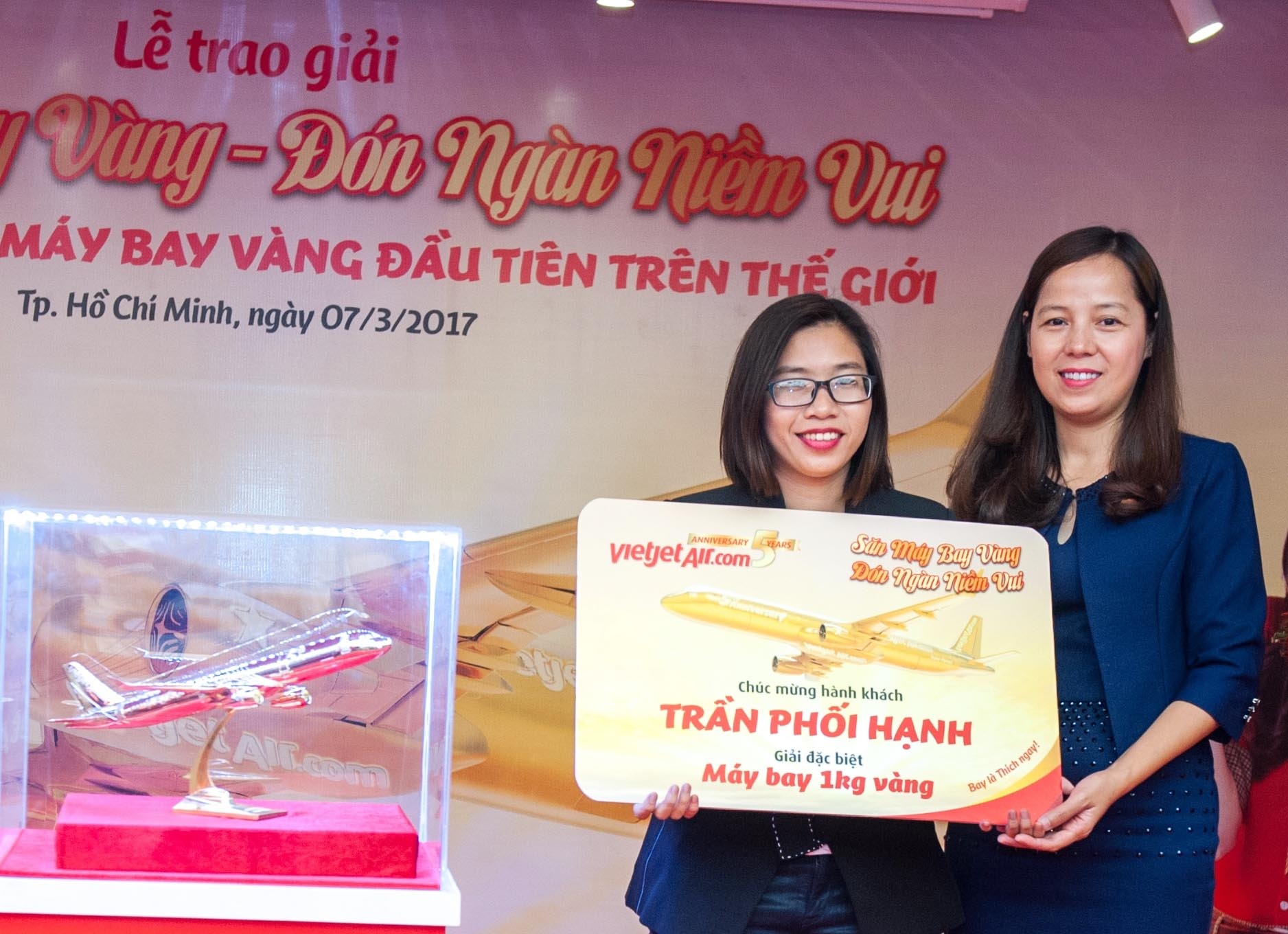 S&aacute;ng 7-3 rất đ&ocirc;ng h&agrave;nh kh&aacute;ch đ&atilde; đến tham dự Lễ trao giải chương tr&igrave;nh khuyến mại lớn nhất trong năm của Vietjet - &ldquo;Săn m&aacute;y bay v&agrave;ng, đ&oacute;n ng&agrave;n niềm vui&rdquo;.