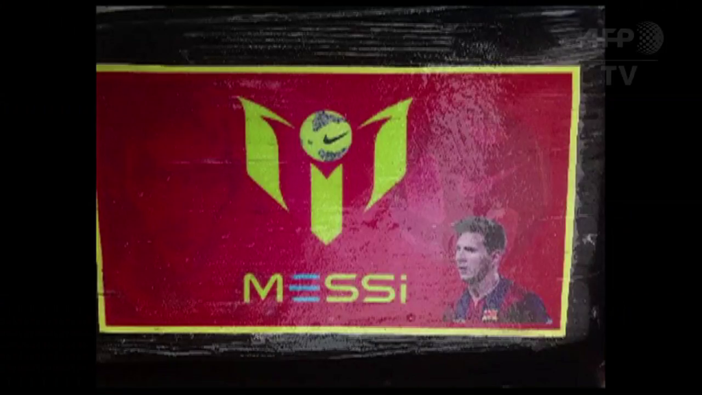 Phát hiện 1,4 tấn ma túy có in hình Messi