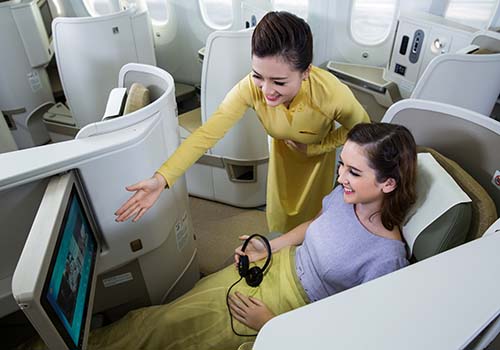“Thật dễ dàng nâng hạng thẻ Vàng” với Vietnam Airlines