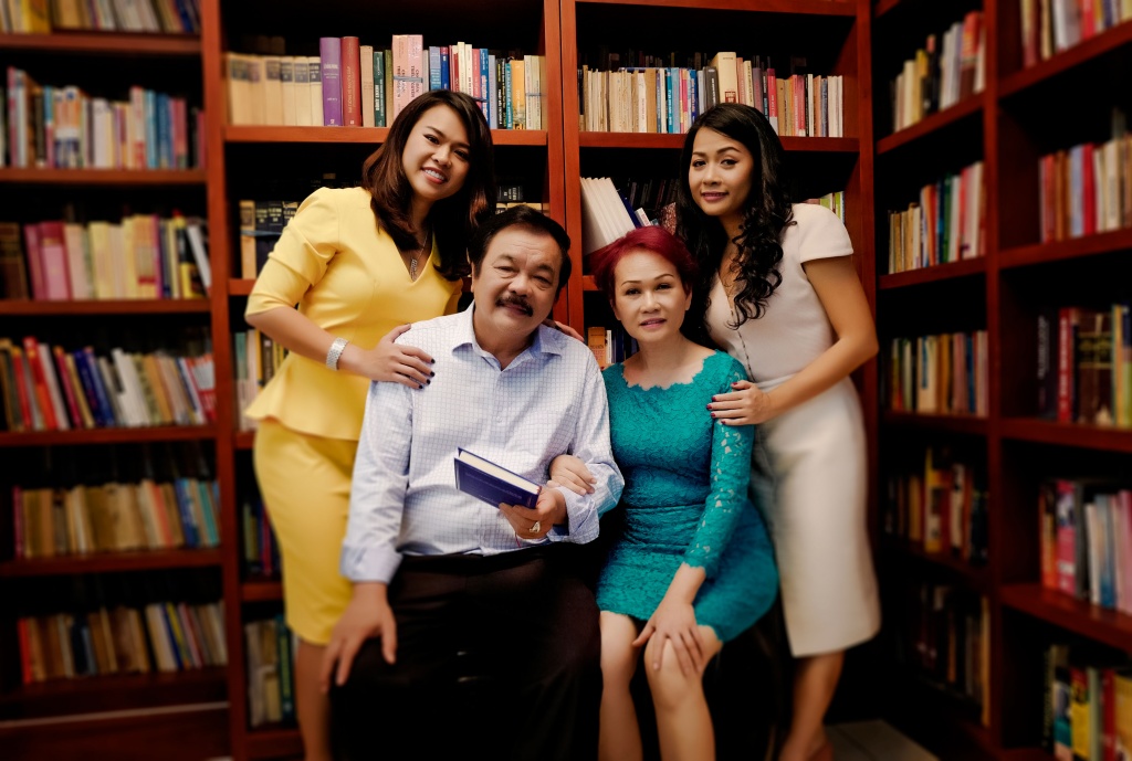 Chuyện nh&agrave; Dr. Thanh: Ba m&aacute; đ&atilde; soi đường cho ch&uacute;ng con bước tới - Ảnh 3.