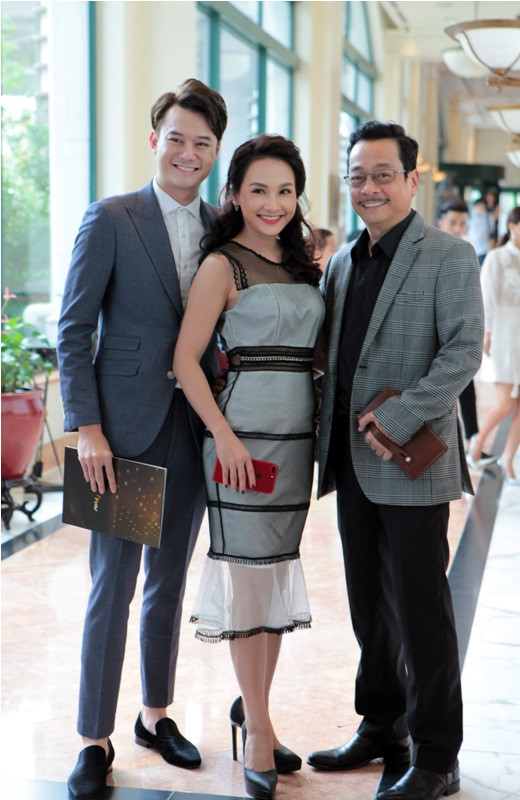 Người ph&aacute;n xử v&agrave; mẹ chồng &ndash; n&agrave;ng d&acirc;u c&ugrave;ng đối đầu ở VTV Awards - Ảnh 1.