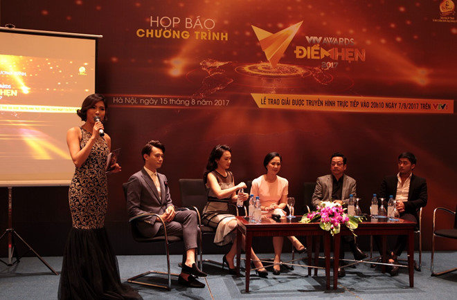Người ph&aacute;n xử v&agrave; mẹ chồng &ndash; n&agrave;ng d&acirc;u c&ugrave;ng đối đầu ở VTV Awards - Ảnh 3.