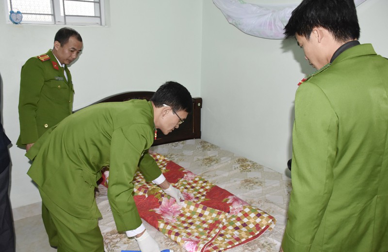 Bé 20 ngày tuổi bị sát hại: Lời khai ban đầu của bà nội
