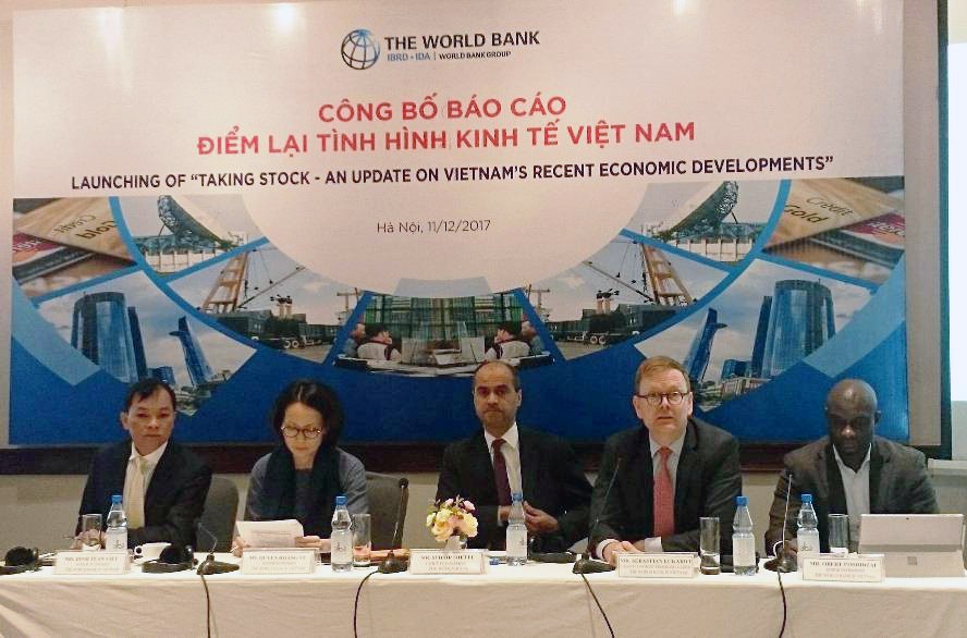 Tỉ trọng chi lương của Việt Nam cao gấp ba Singapore