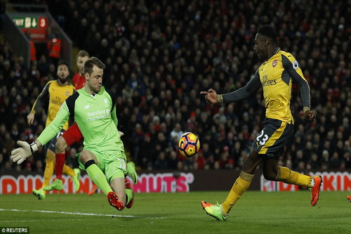 Welbeck ghi bàn nhưng vẫn quá ít cho Arsenal