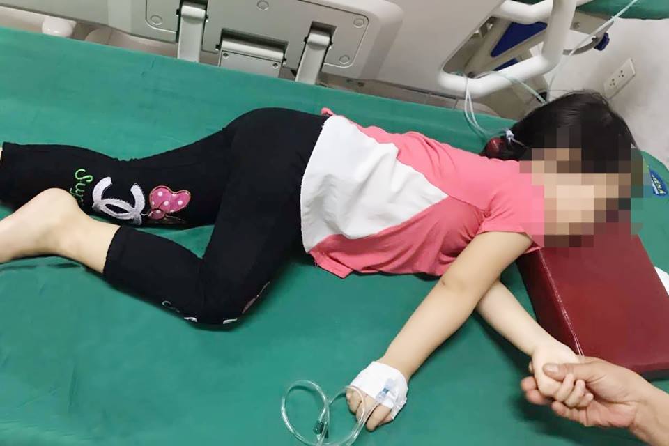 Bé gái suýt chết vì nuốt dây đồng hồ kim loại