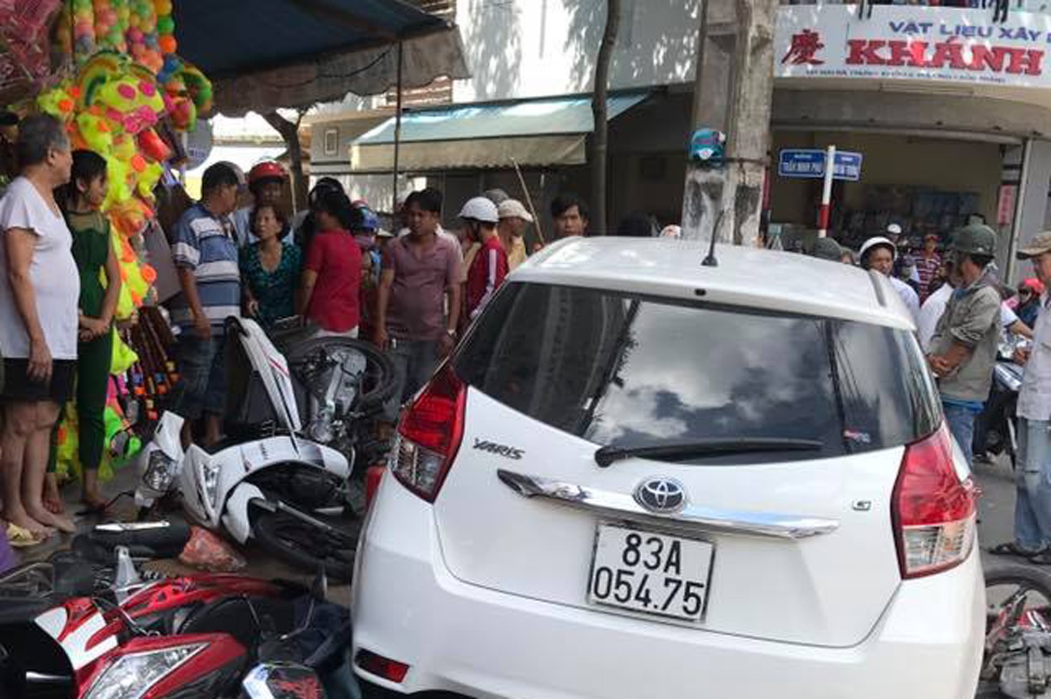 Tình tiết mới vụ ô tô vi phạm bị giữ vẫn chạy ra ngoài gây tai nạn
