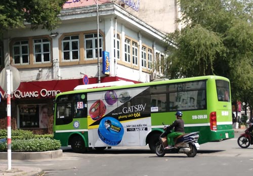 Xe buýt "hái" ra tiền tỉ