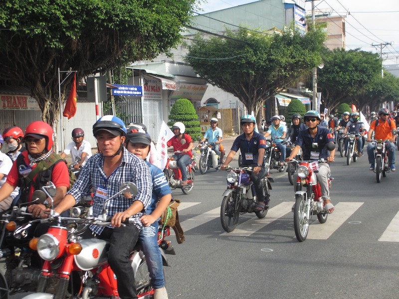 Chiêm ngưỡng hơn 500 xe cổ diễu hành ngày cuối năm