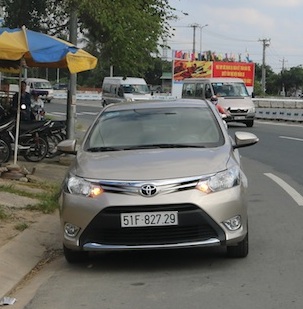 Dừng ô tô ngủ bên đường, bị trộm hơn 100 triệu đồng