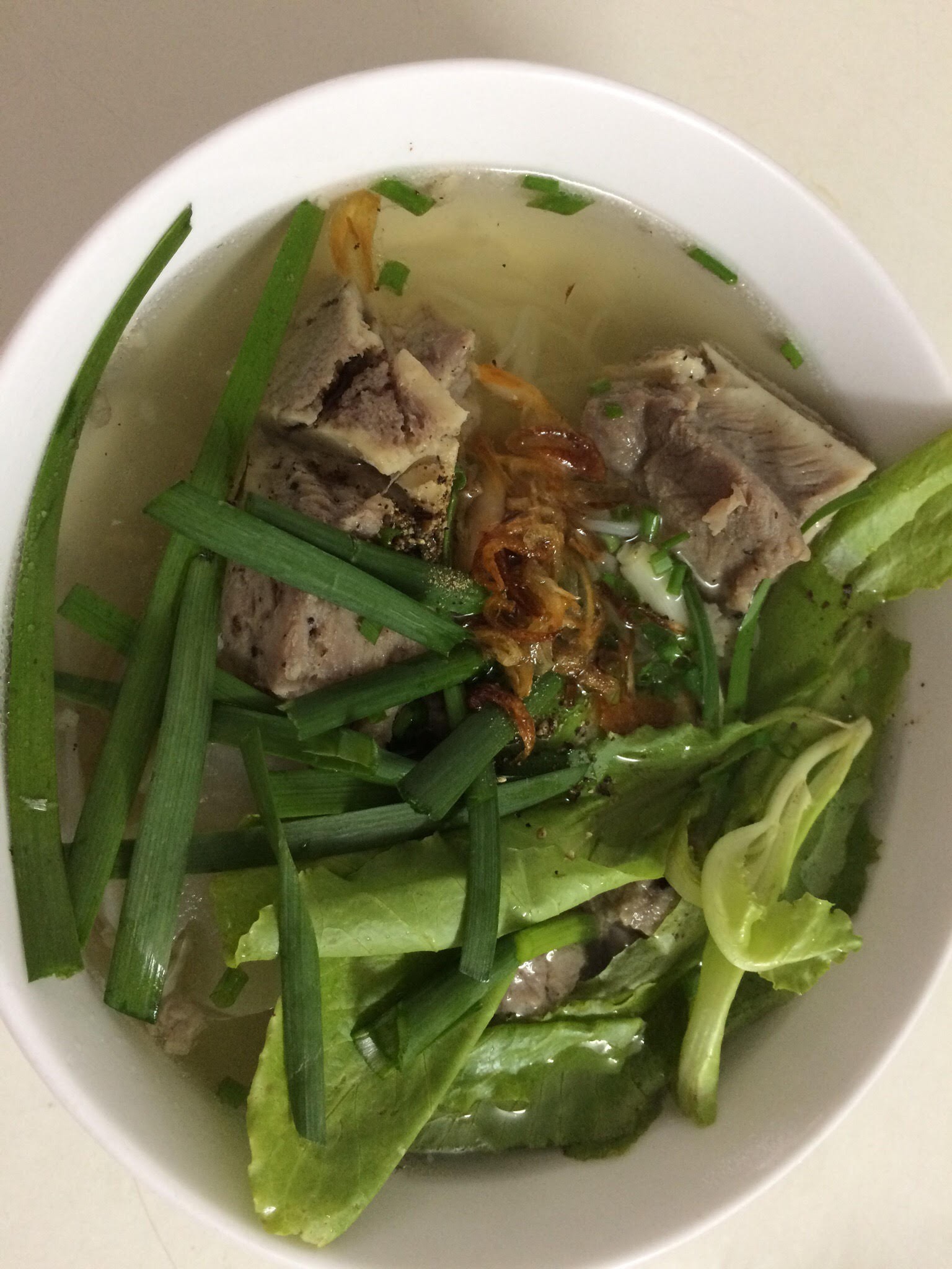 Hủ tiếu xương heo: nấu thiệt dễ, ăn thiệt ngon