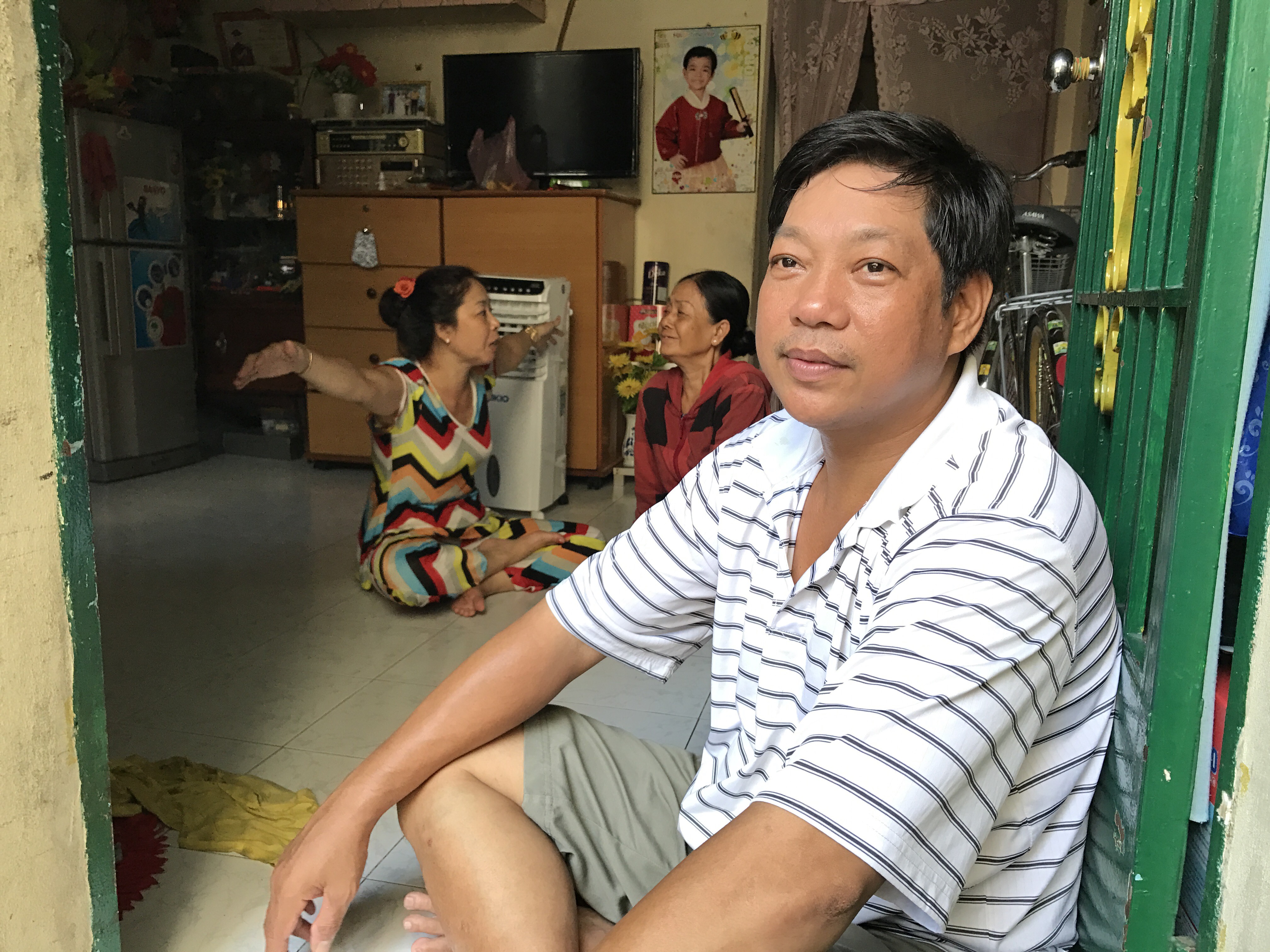 X&oacute;t l&ograve;ng cảnh hoang t&agrave;n sau vụ ch&aacute;y ở quận 4 - Ảnh 3.