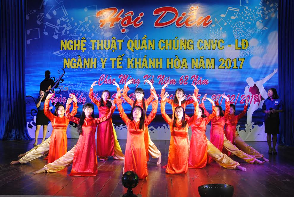 Sôi nổi tiếng hát ngành Y Khánh Hòa