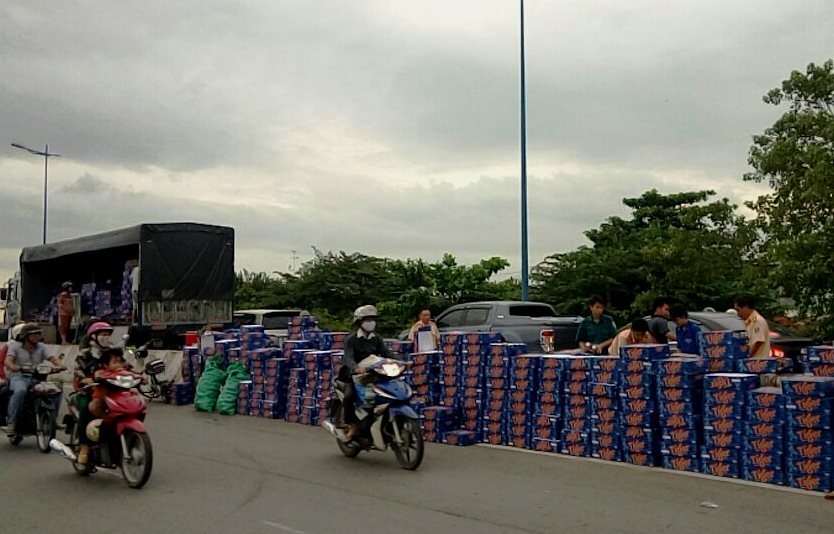 H&igrave;nh ảnh đẹp sau sự cố giao th&ocirc;ng - Ảnh 4.
