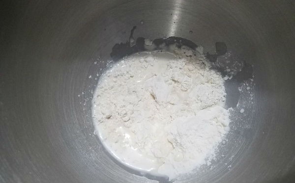 V&agrave;o bếp l&agrave;m pizza nh&acirc;n t&ocirc;m, ngon kh&oacute; cưỡng - Ảnh 2.