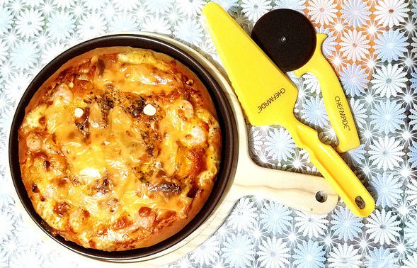 V&agrave;o bếp l&agrave;m pizza nh&acirc;n t&ocirc;m, ngon kh&oacute; cưỡng - Ảnh 1.