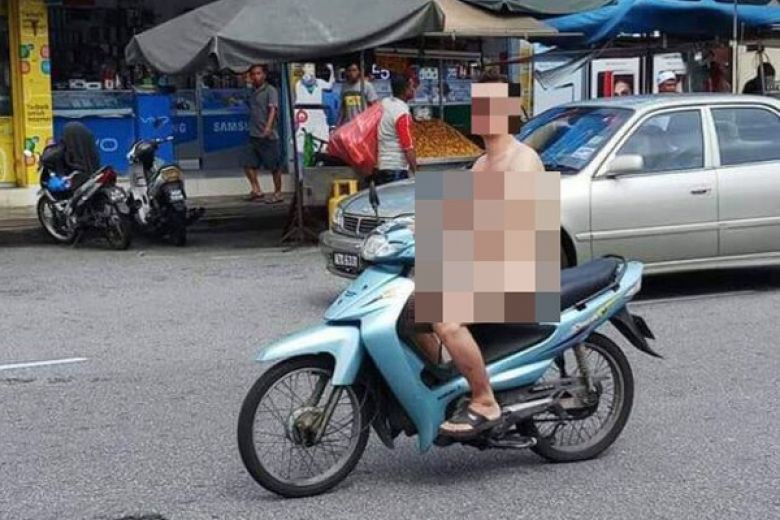 Khỏa thân chạy xe, bị gia đình đưa đi viện điều trị