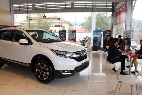 Toyota và Honda tạm ngừng xuất khẩu ô tô sang Việt Nam