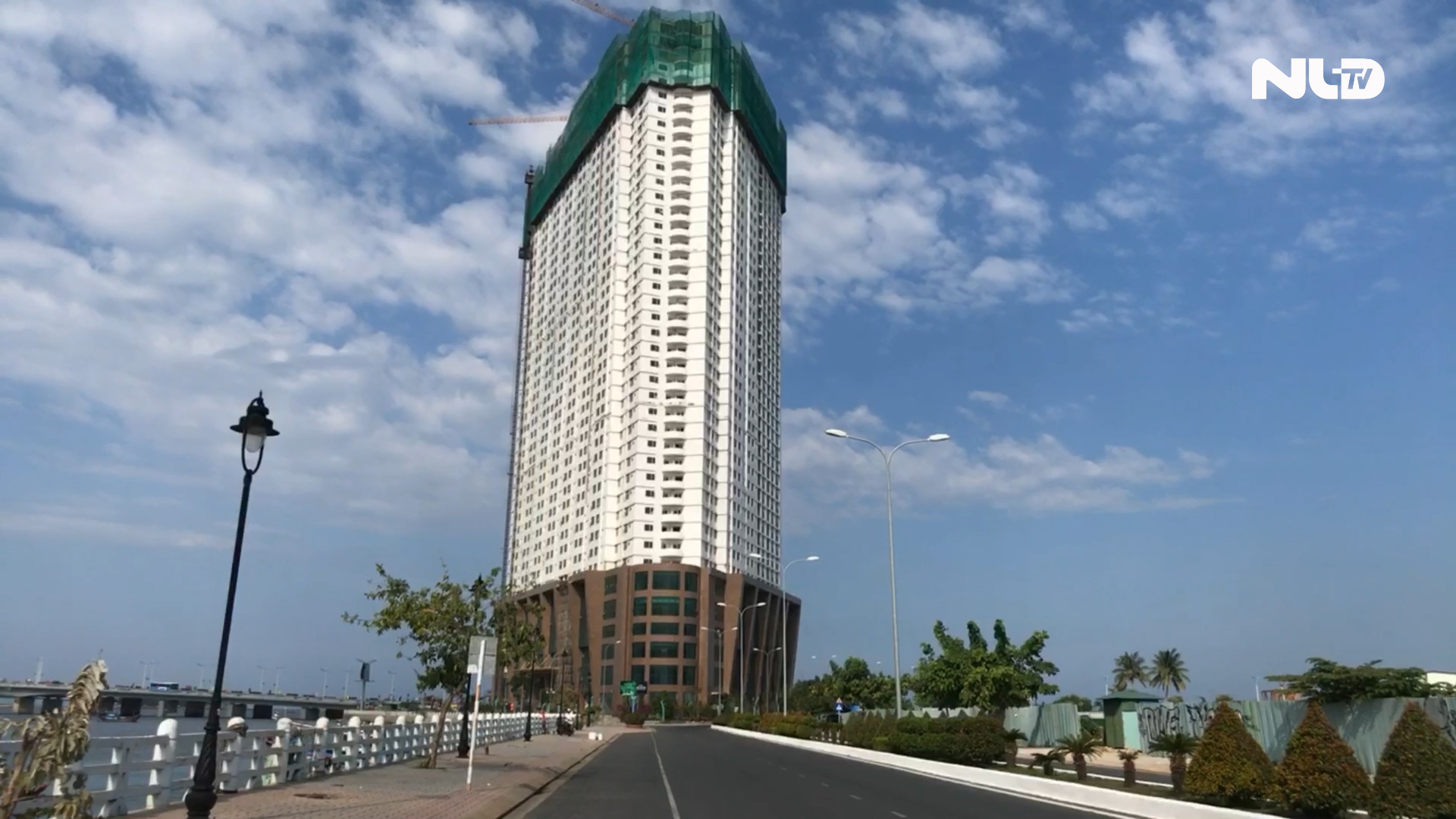 Cắt ngọn dự &aacute;n 43 tầng Mường Thanh Kh&aacute;nh H&ograve;a