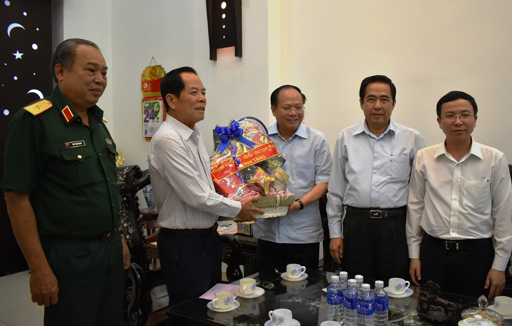 Lãnh đạo TP HCM thăm cán bộ cách mạng lão thành