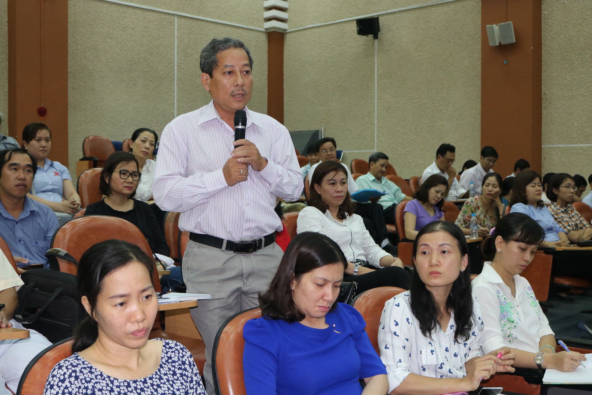 Lãnh đạo quận đối thoại với cán bộ Công đoàn