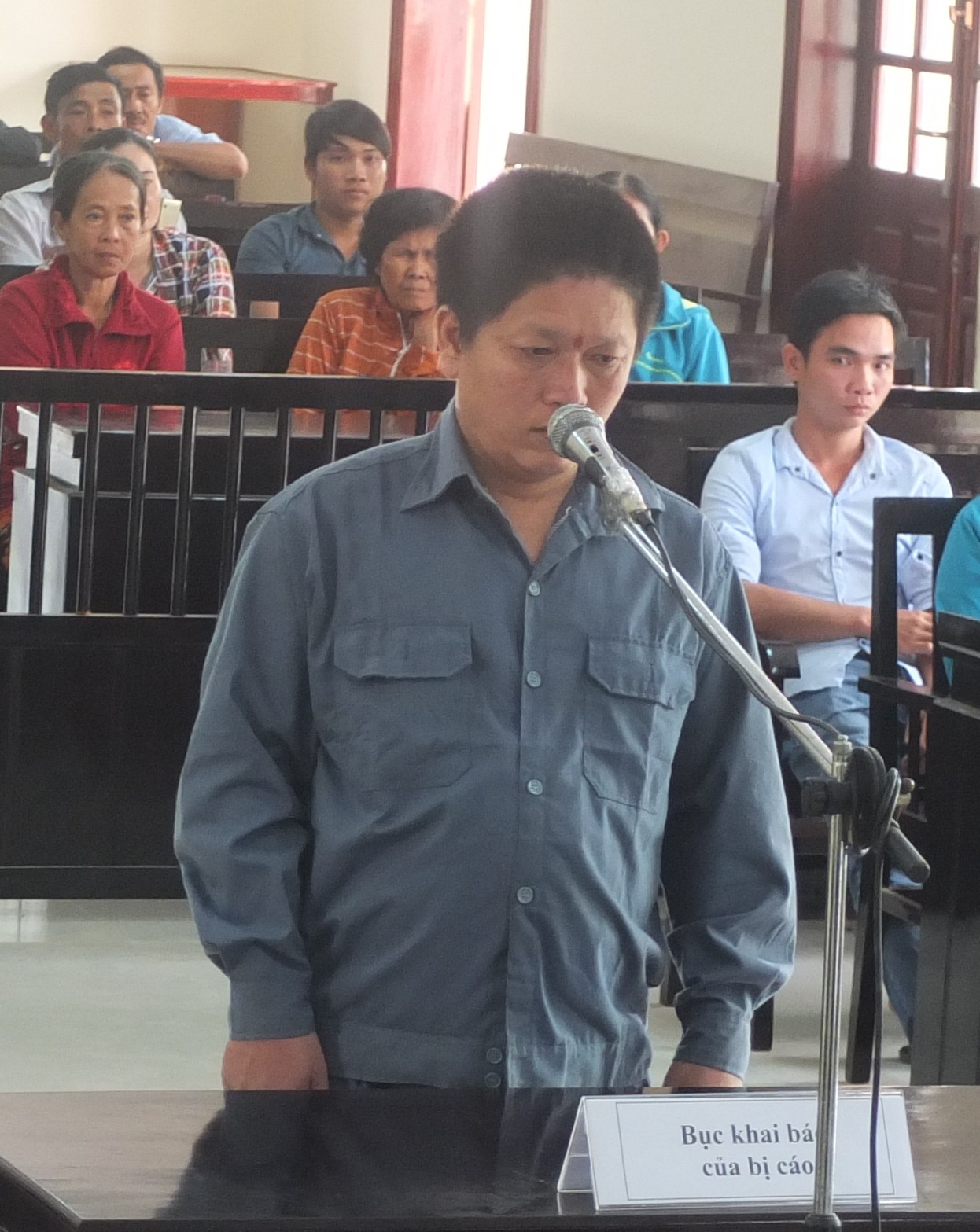 Cha mẹ vắng nh&agrave;, b&eacute; g&aacute;i bị g&atilde; h&agrave;ng x&oacute;m hiếp d&acirc;m đến sinh con - Ảnh 1.