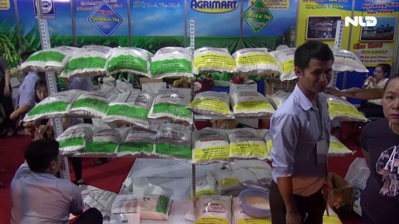 Đi “chợ” Lào giữa lòng TP HCM