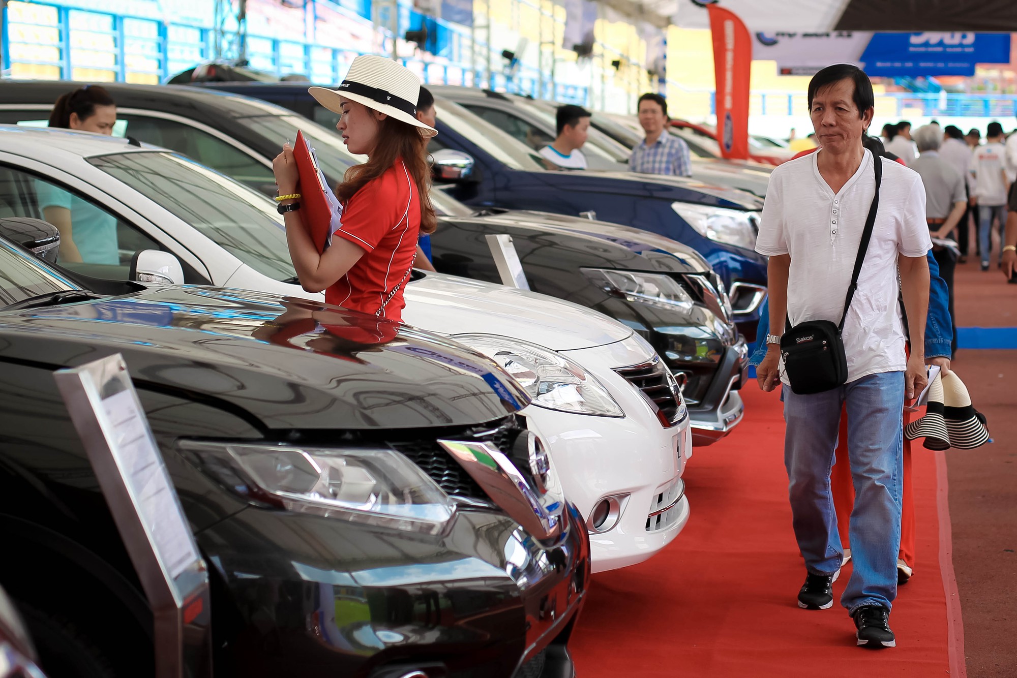 Bộ Công Thương cảnh báo khách mua ô tô dịp cuối năm