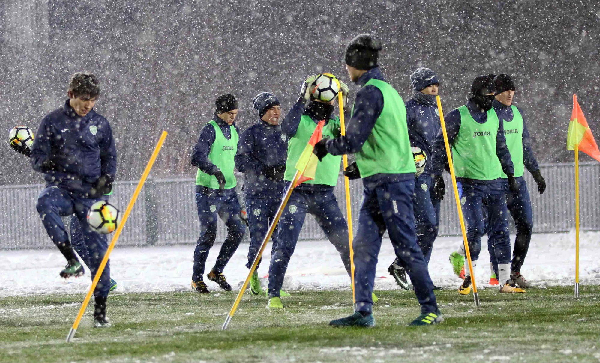 U23 Uzbekistan vừa khỏe vừa khéo