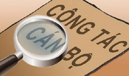 Tài xế làm phó văn phòng huyện: Không có quan hệ với lãnh đạo ?