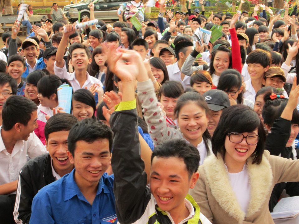 Đưa trường học đến th&iacute; sinh 2018: H&aacute;o hức trước giờ mở m&agrave;n - Ảnh 1.