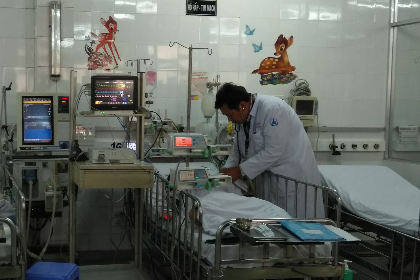 Bé nghi “ngộ độc trà sữa”, khai rằng đã uống thuốc diệt cỏ