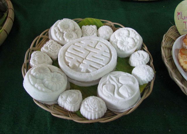 T&igrave;m hiểu về đặc sản nổi tiếng ở xứ Huế - Ảnh 1.