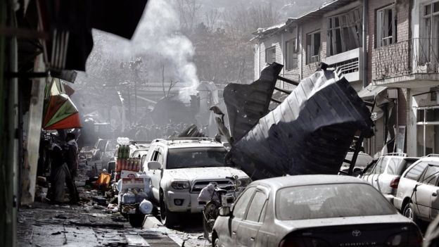 Taliban đánh bom bằng xe cứu thương, 214 người thương vong