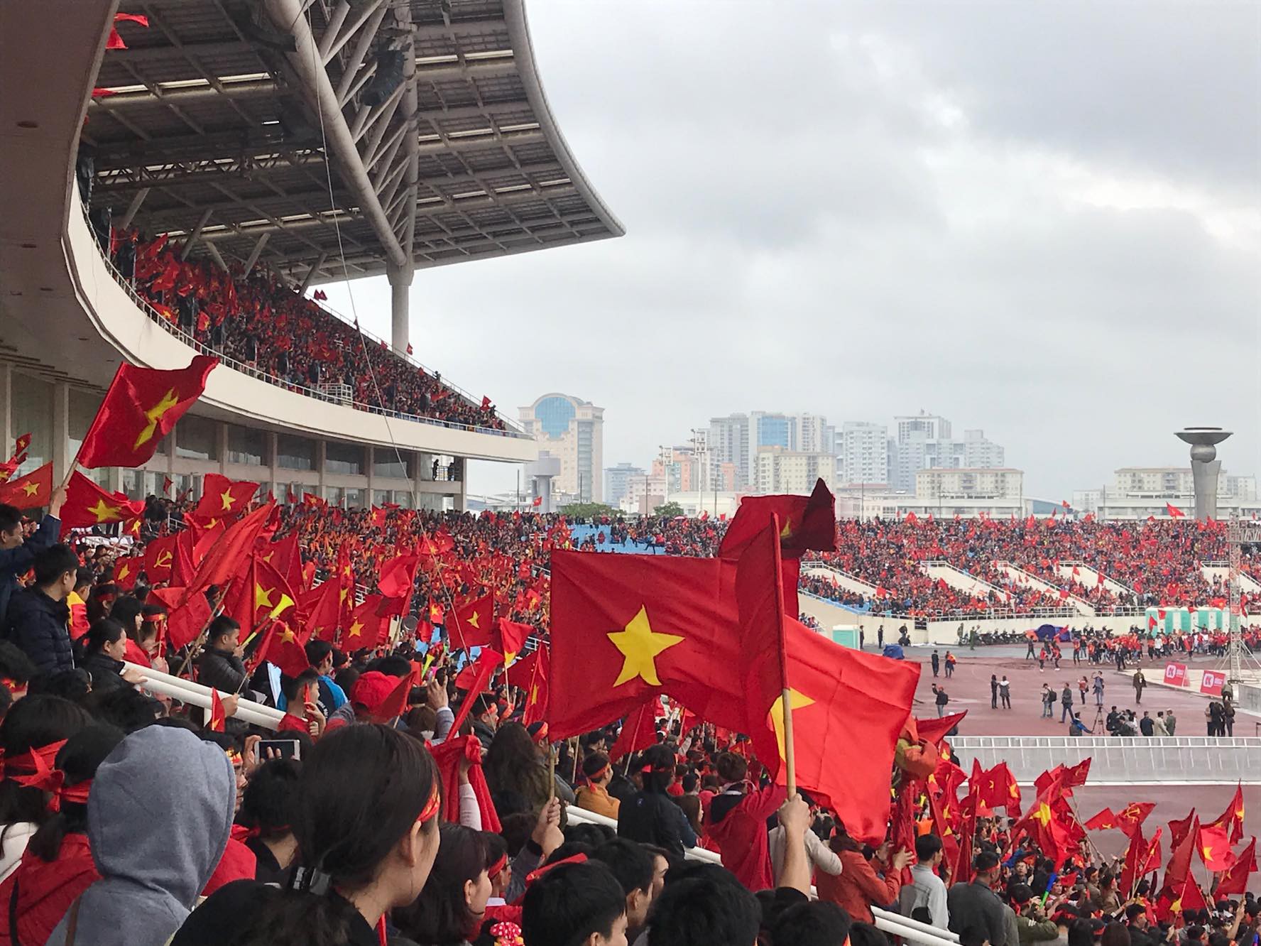 Phó Thủ tướng reo mừng giây phút Quang Hải ghi tuyệt phẩm - Ảnh 22.