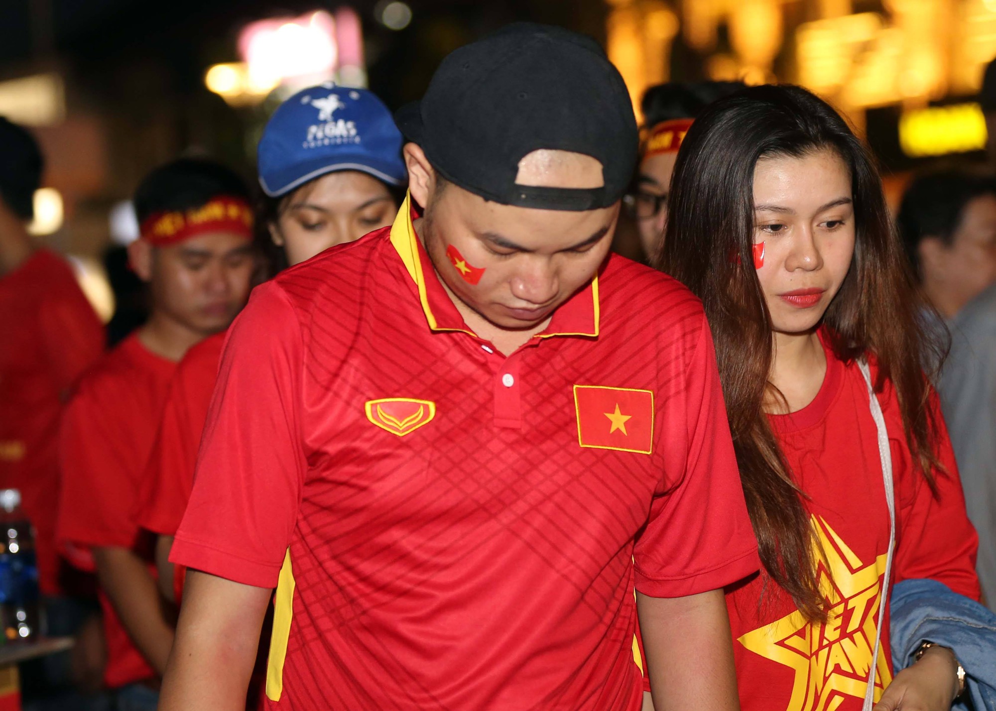 CĐV tr&agrave;n ngập đường phố S&agrave;i G&ograve;n d&ugrave; U23 Việt Nam về nh&igrave; - Ảnh 14.