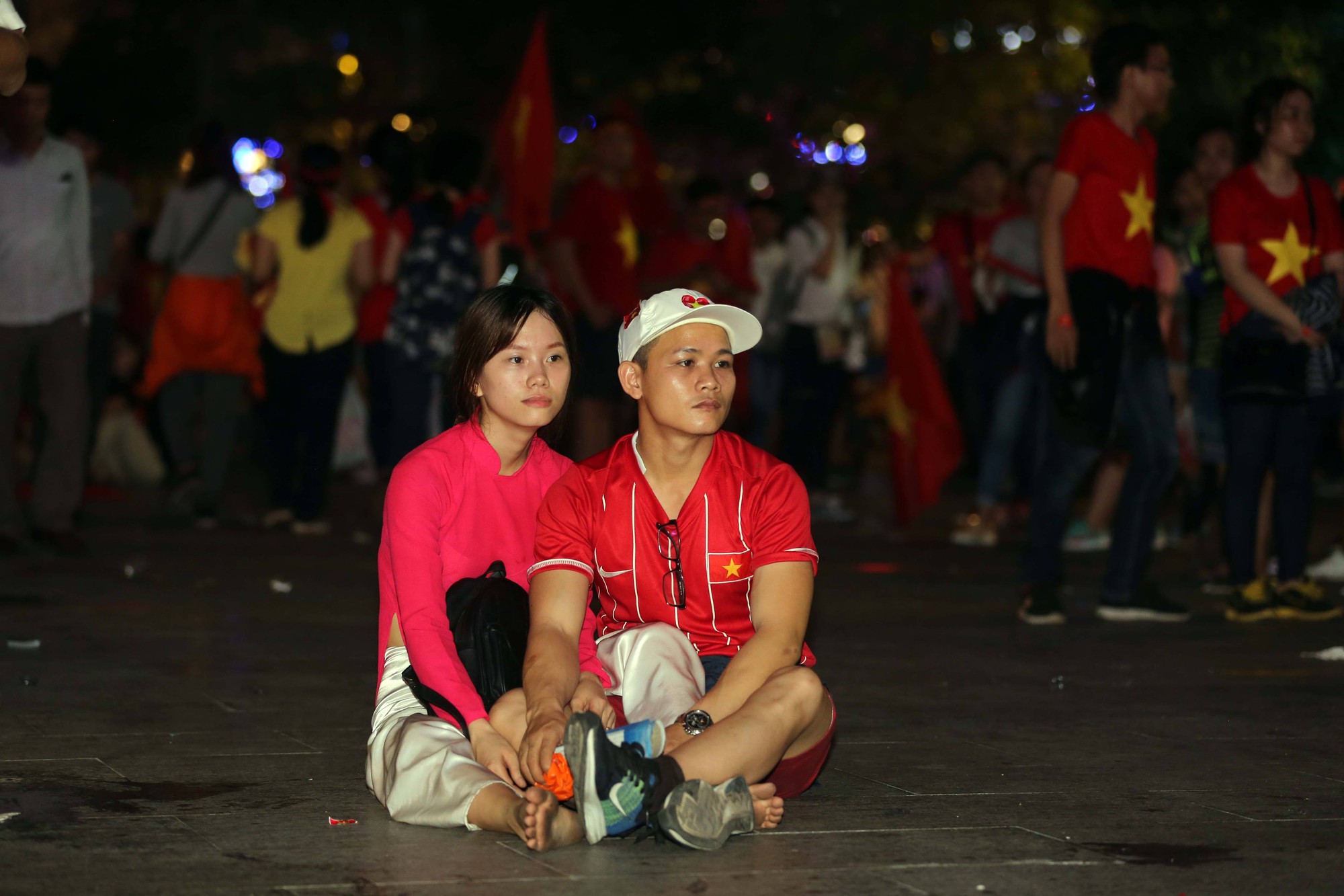 CĐV tr&agrave;n ngập đường phố S&agrave;i G&ograve;n d&ugrave; U23 Việt Nam về nh&igrave; - Ảnh 13.