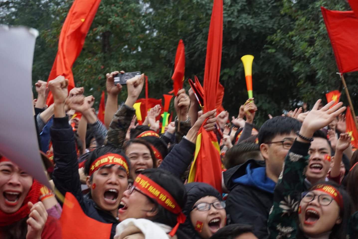 Phó Thủ tướng reo mừng giây phút Quang Hải ghi tuyệt phẩm - Ảnh 4.