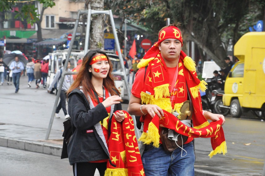Phó Thủ tướng reo mừng giây phút Quang Hải ghi tuyệt phẩm - Ảnh 7.