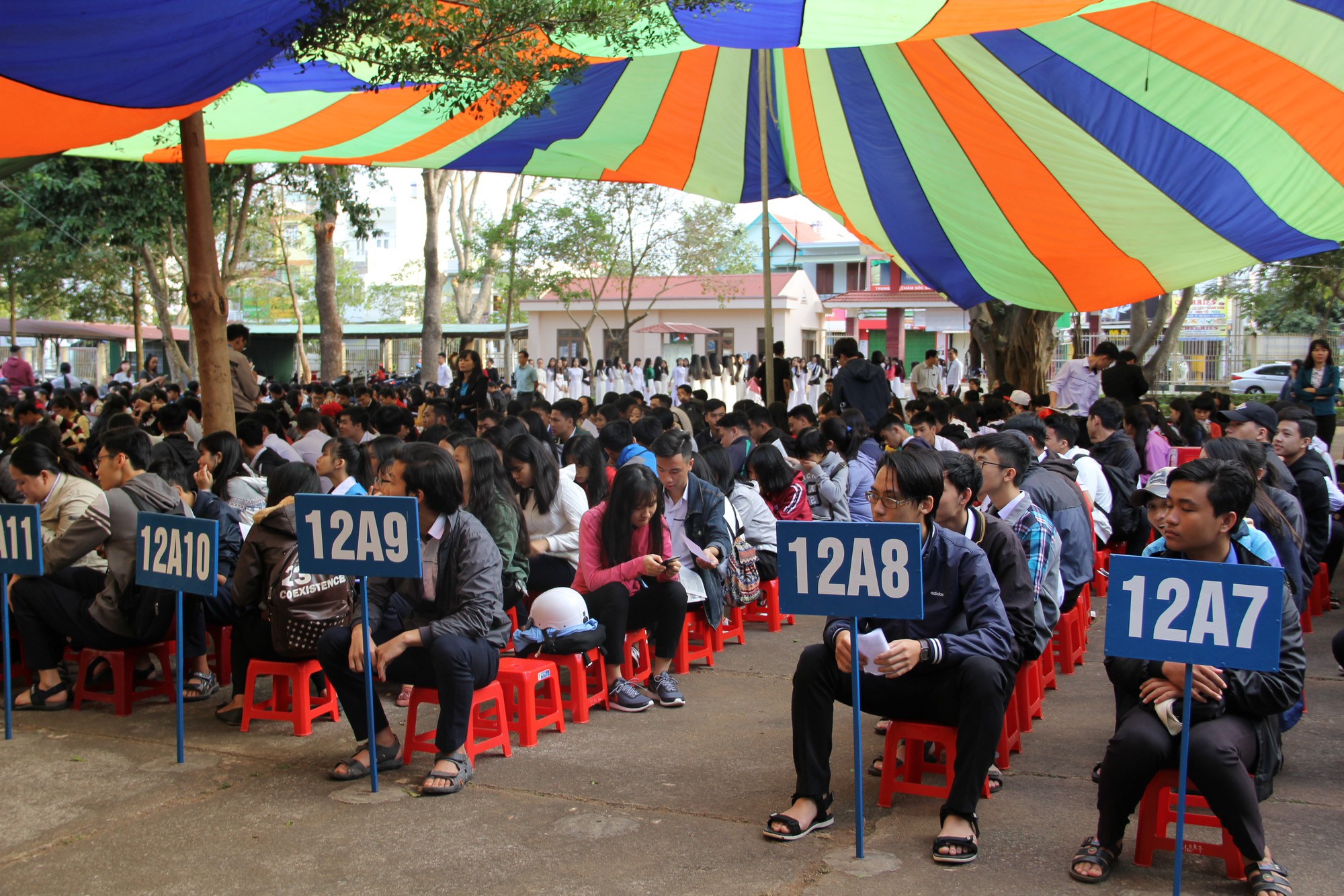Đưa trường học đến th&iacute; sinh 2018 tại Đắk Lắk: M&ecirc; sư phạm nhưng sợ thất nghiệp - Ảnh 2.