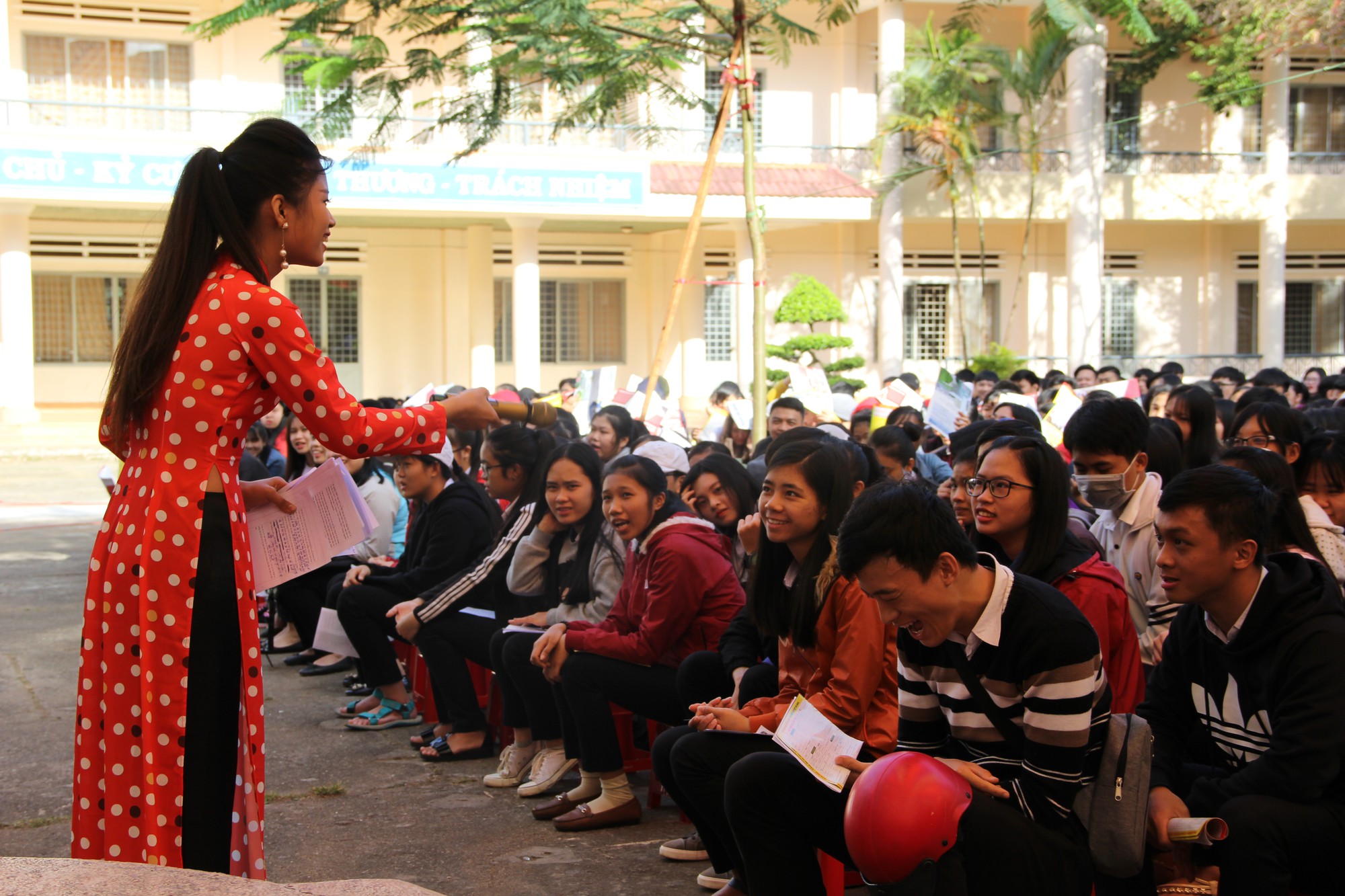 Đưa trường học đến th&iacute; sinh 2018 tại Đắk Lắk: M&ecirc; sư phạm nhưng sợ thất nghiệp - Ảnh 16.