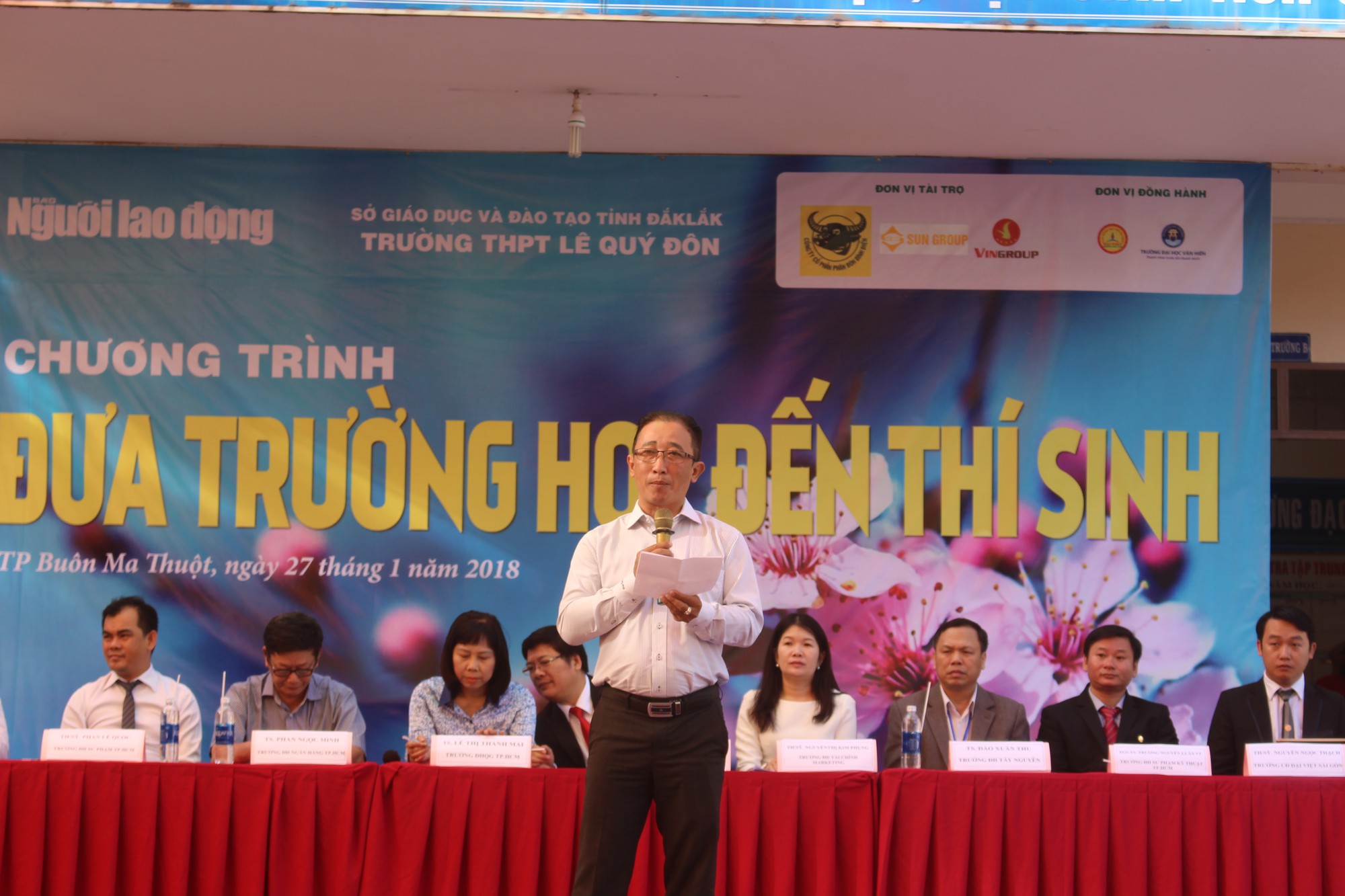 Đưa trường học đến th&iacute; sinh 2018 tại Đắk Lắk: M&ecirc; sư phạm nhưng sợ thất nghiệp - Ảnh 4.
