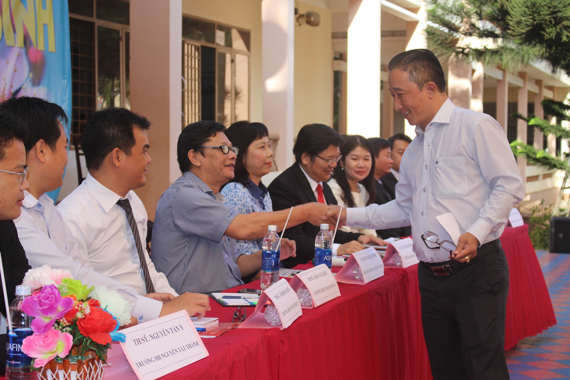 Đưa trường học đến th&iacute; sinh 2018 tại Đắk Lắk: M&ecirc; sư phạm nhưng sợ thất nghiệp - Ảnh 3.