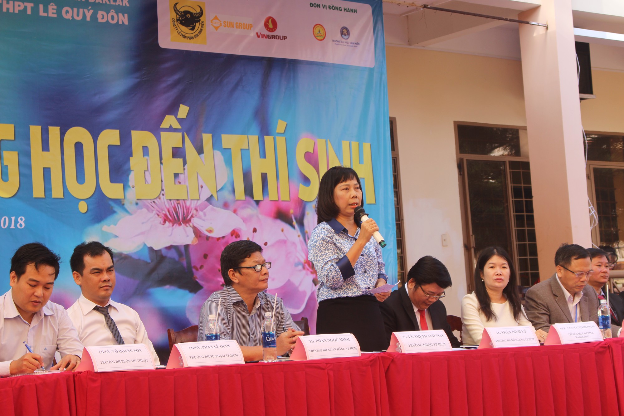 Đưa trường học đến th&iacute; sinh 2018 tại Đắk Lắk: M&ecirc; sư phạm nhưng sợ thất nghiệp - Ảnh 7.