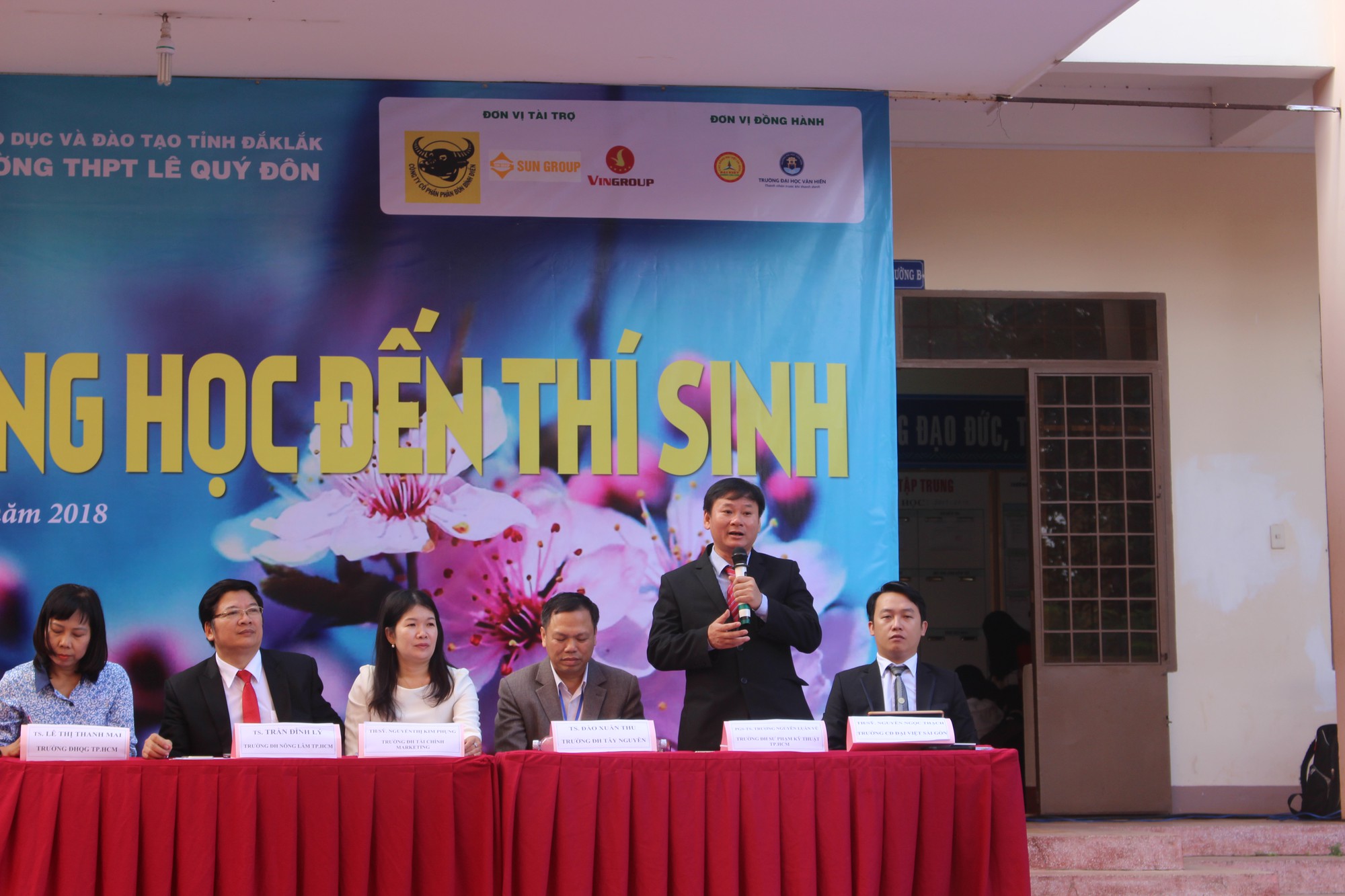 Đưa trường học đến th&iacute; sinh 2018 tại Đắk Lắk: M&ecirc; sư phạm nhưng sợ thất nghiệp - Ảnh 12.