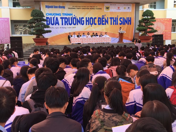 Đưa trường học đến th&iacute; sinh 2018 tại Gia Lai: Ng&agrave;nh CNTT dễ bị đ&agrave;o thải? - Ảnh 13.