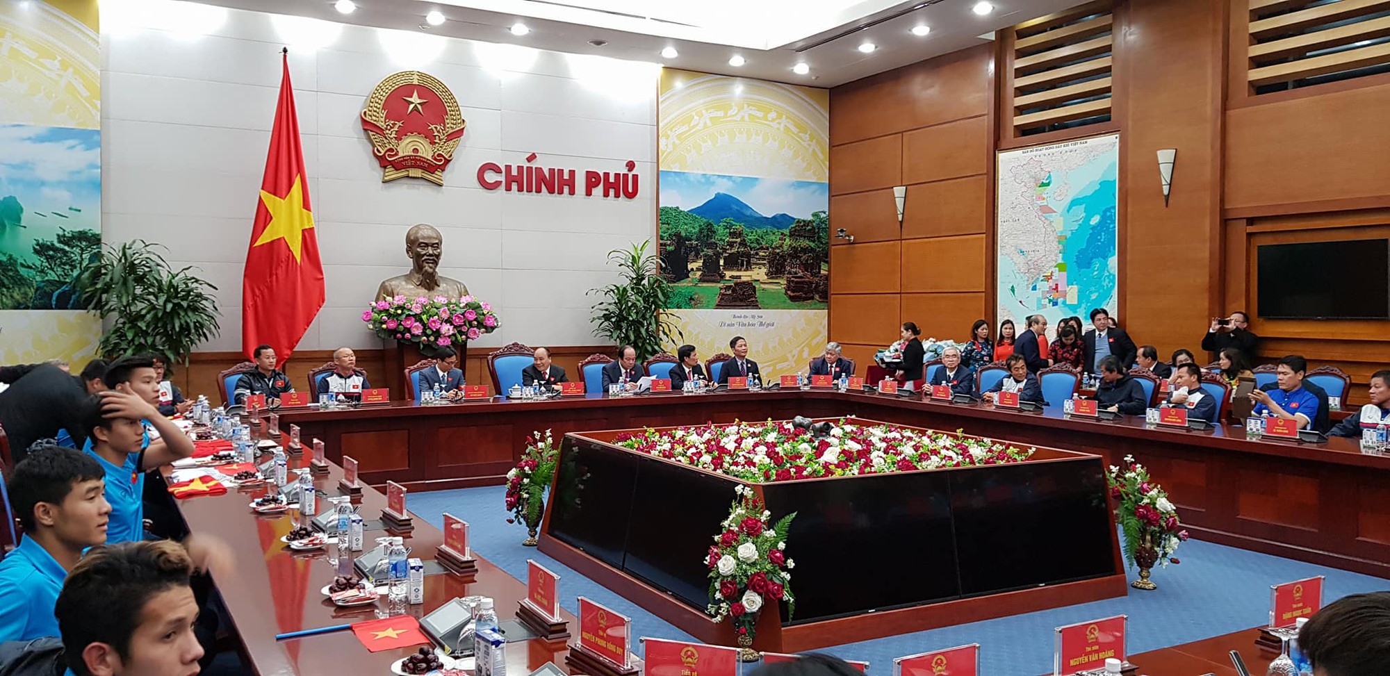 Thủ tướng: Chưa bao giờ c&oacute; niềm vui lớn như đ&oacute;n đội tuyển U23! - Ảnh 12.