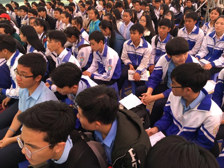 Đưa trường học đến th&iacute; sinh 2018 tại Gia Lai: Ng&agrave;nh CNTT dễ bị đ&agrave;o thải? - Ảnh 9.