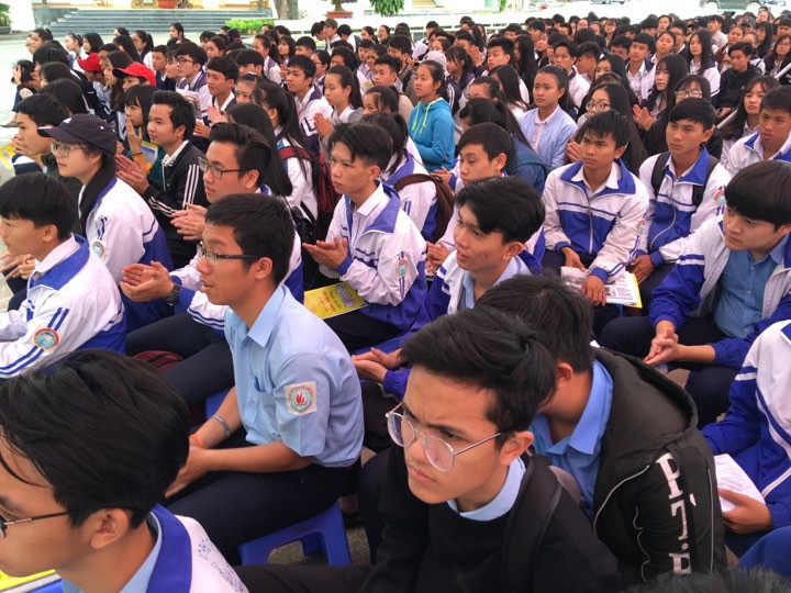 Đưa trường học đến th&iacute; sinh 2018 tại Gia Lai: Ng&agrave;nh CNTT dễ bị đ&agrave;o thải? - Ảnh 11.
