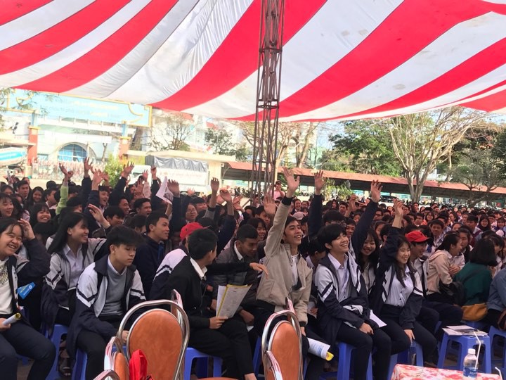 Đưa trường học đến th&iacute; sinh 2018 tại Gia Lai: Ng&agrave;nh CNTT dễ bị đ&agrave;o thải? - Ảnh 18.